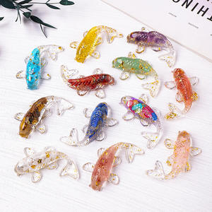 Artesanato em Resina de Pequenas Peixes Koi, Ornamentos Esculpidos à Mão para Decoração de Carros, Ideias de Presentes de Natal - Product Image 3