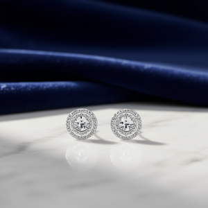 Orecchini a lobo in oro bianco con diamanti taglio brillante rotondo, montatura a griffe, gioielli classici da donna per matrimonio - Product Image 2