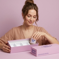 Boîte cadeau magnétique rigide rose en gros, finition mate douce au toucher, emballage en papier haut de gamme pour marques de luxe