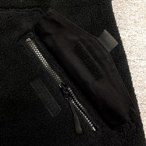 เสื้อมีฮู้ดลายขนแกะหนานุ่มมีกระเป๋าแบบสั่งทำสีล้วนอบอุ่นสำหรับฤดูหนาว - Product Image 6