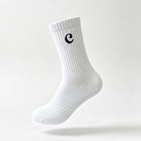 Chaussettes de sport personnalisées en tricot brodé avec logo pour hommes et femmes, chaussettes de sport à logo personnalisé, chaussettes athlétiques blanches et noires, vente en gros
