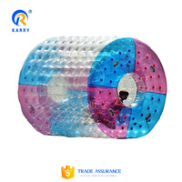 Haute qualité bas prix coloré PVC zorb eau rouleaux gonflable eau rouleau gonflable amusant rouleau jeux pour adultes et enfants