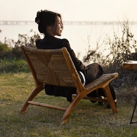 Chaise de loisirs d'extérieur moderne en bois massif avec tressage en rotin, écologique et durable, pour la maison, le bureau et l'hôtel