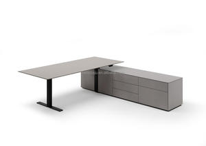 Nordico semplice noce nero elettrico tavolo di sollevamento moderno Designer in legno massello con funzione di raffreddamento per uso ufficio - Product Image 5