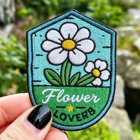 Écussons PVC personnalisés en gros, thermocollants, brodés 3D, badges appliqués pour vêtements avec formes de cœur et de fleur