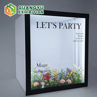 Cabine Photo Miroir en Acrylique Personnalisée avec Ballons – Design Walk-in pour la Photographie