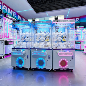 Sumerga a los compradores en la diversión con una máquina de garras temática y juegos interiores llenos de aventuras que cuentan una historia. - Product Image 1