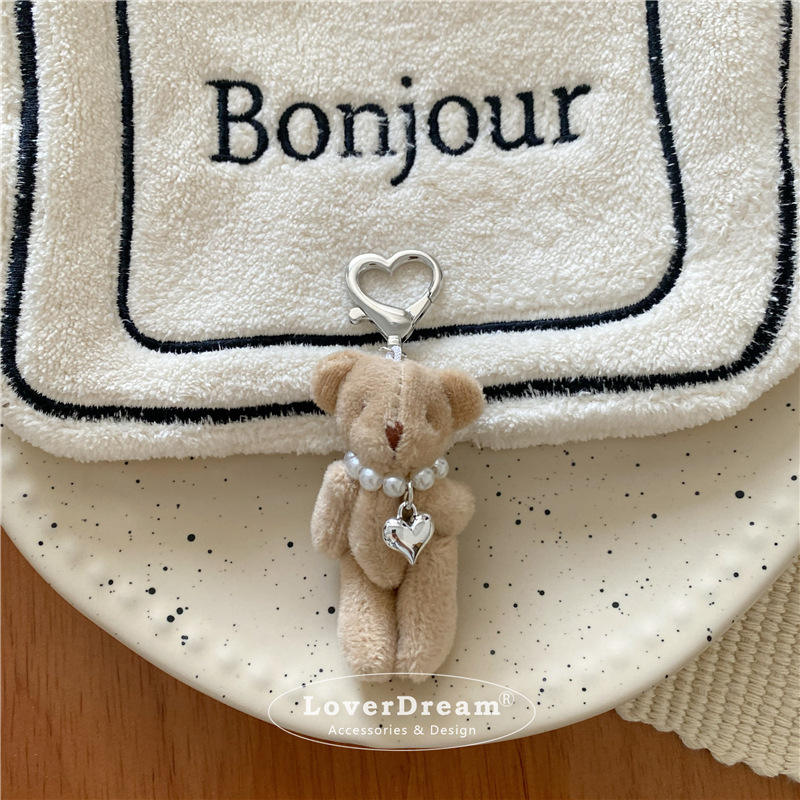 สร้อยคอสีชานมพร้อมจี้หมีและหัวใจ