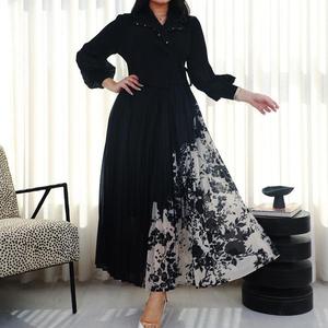 Elegante Vestido Maxi Plisado de Alta Costura con Estampado Patchwork de Estilo Oriental - Product Image 1