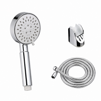 Pommeau de douche portable avec tuyau à code couleur et support de comptoir pour l'entretien des cabines de yachts et des logements marins
