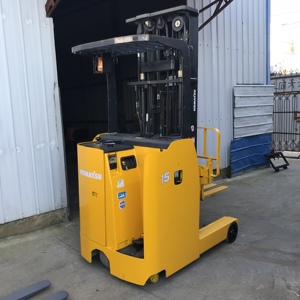Chariot élévateur électrique Komatsu 1,5 tonne pour allées étroites, avec chargeur électronique et accessoires, garantie 2 ans - Product Image 3