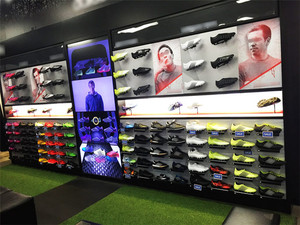 Đồ Nội Thất Hiện Đại Cửa Hàng Bán Lẻ Treo Tường Thể Thao Giày Hiển Thị Giá Đỡ Với Ánh Sáng LED - Product Image 4