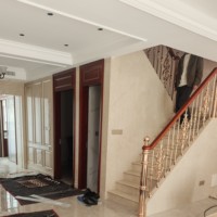 Rampe d'escalier en aluminium de luxe de style européen, couleur or rose, écologique, résistante à la rouille, pour créer une ambiance haut de gamme dans une grande maison