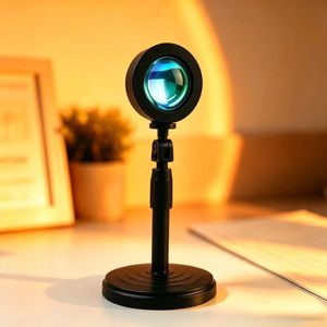 Lampada LED Effetto <span class=keywords><strong>Tramonto</strong></span> con Telecomando RGB 16 Colori, Proiezione Arcobaleno, Luce Notturna dal Design Moderno e Compatto, Alimentata a Batteria - Product Image 1