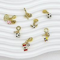 CZ9461 18K Vergoldete Fußball-Anhänger: Trophäe, Schuh, Flügel, Flagge - Sportfan DIY Schmuck-Charms