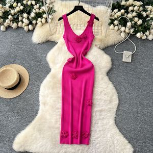 เดรสไหมพรมรัดรูปทรงวีคอ แขนกุด ลายดอกไม้ 3 มิติ สำหรับผู้หญิง - เสื้อผ้าแฟชั่นผู้หญิง - Product Image 1