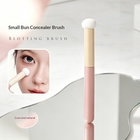Lot de 3 pinceaux de maquillage professionnels en fibres artificielles avec manche en plastique, comprenant une éponge à fond de teint et un petit pinceau correcteur en forme de boulette vapeur