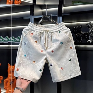 กางเกงขาสั้นลำลองปักลายแฟชั่นยุโรประดับไฮเอนด์สำหรับผู้ชาย แบรนด์ดัง ทันสมัย ประจำฤดูร้อนปี 2025 กางเกงชายหาดแบบมีเชือกผูก - Product Image 4