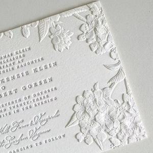 Maßgeschneiderte Design- und Farbauswahl, lasergeschnittenes Samt-Kunstpapier, heißgeprägte luxuriöse elegante Hochzeitseinladungen - Product Image 3