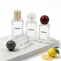 Vente en gros de flacons de parfum en verre carrés vides de luxe de 30 ml et 50 ml avec logo personnalisé, emballage de beauté, diffuseur de parfum, vaporisateur en carton