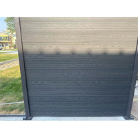 Portails et panneaux extérieurs de sécurité modernes en WPC creux avec cadre en alliage d'aluminium de 6 pieds, personnalisables en usine