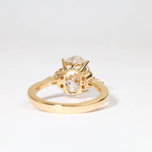 Anillo de Diamante Ovalado Cultivado en Laboratorio, Oro Sólido, Estilo Vintage, con Tres Piedras, Anillo de Compromiso Elegante, Regalo para Pedida de Mano - Product Image 5