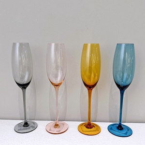 Venta al por mayor de cristalería decorativa flor <span class=keywords><strong>artificial</strong></span> copa de champán flautas placa de cristal <span class=keywords><strong>para</strong></span> tienda banquete decoración del banquete de boda - Product Image 3