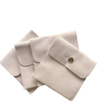 Pochette carrée en microfibre de velours pour bijoux, mini sac anti-poussière à rabat pour bagues et colliers, avec logo personnalisé