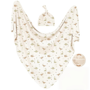 Ensemble trois pièces en tissu peluche pour nouveau-né, couverture d'emmaillotage et bonnet bébé couleur unie, pour les étapes mensuelles, 80 cm, pour le commerce transfrontalier - Product Image 2