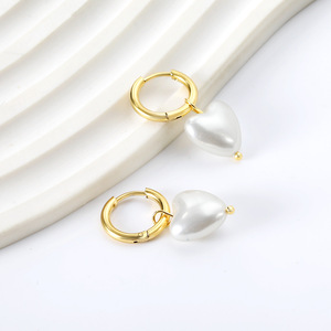 ต่างหูรูปหัวใจประดับมุกแบบห้อย ของขวัญสำหรับผู้หญิง เครื่องประดับแฟชั่นสีทอง สำหรับวันวาเลนไทน์ - Product Image 1