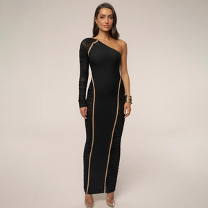 Robe longue asymétrique plissée à une épaule avec superposition transparente et taille naturelle pour les soirées - Product Image 1