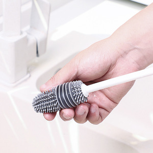 Brosse à tasses en silicone à long manche, blanche et grise, pour le nettoyage des bouteilles et des mixeurs - Product Image 4
