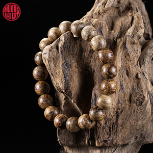 Pulsera de Agarwood Malayo de Lujo, Cuentas Redondas Aceitosas de 10 mm, Madera de Oud de Calidad Seleccionada, Elegante Regalo de Joyería - Product Image 4