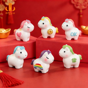 Figura Decorativa de Pony Pintado con Diseño de Arcoíris para el Año Nuevo, <span class=keywords><strong>Miniatura</strong></span> para Manualidades, Adorno para Casa de Muñecas de Resina, Mini Coche y Escritorio - Product Image 1