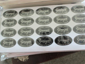 Étiquettes personnalisées pour blouses médicales et produits comestibles en flacons privés - Product Image 3