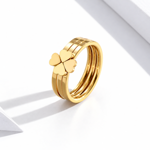 Anillo de Trébol de Cuatro Corazones en Acero Inoxidable con Baño de Oro de 14K, Joyería con Motivo de Cuatro Corazones - Product Image 1