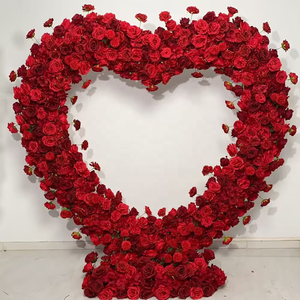 Arco di Fiori Artificiali a Forma di Cuore Rosso per Matrimoni, Proposte di Matrimonio e Decorazioni di San Valentino - Product Image 2