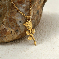 Collier pendentif fleur rose vintage en acier inoxydable plaqué or 18 carats, chaîne délicate pour femme, bijou quotidien, cadeau