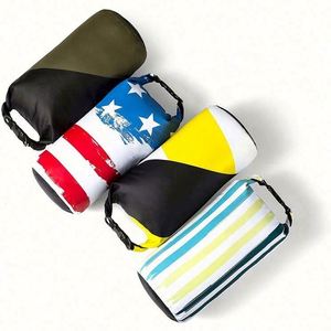 Sac étanche en PVC de grande taille, léger et résistant, avec impression personnalisée de style campagnard et sangle réglable - Product Image 5