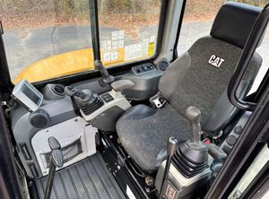 Mini-excavatrice 5 tonnes d'occasion CAT305, machine de construction, excavatrice sur chenilles Caterpillar 305 d'occasion avec accessoire tarière, certifiée CE - Product Image 6