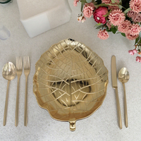 Offre Spéciale plaque de charge PP brillant personnalisé pour les mariages plateau de dîner en plastique en forme de feuille réutilisable Options de couleur des plantes disponibles