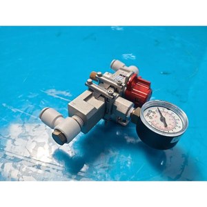 Vanne manuelle pneumatique SMC VH820-N02-Z, utilisée comme pièce détachée pour équipement semi-conducteur Legacy - Product Image 1