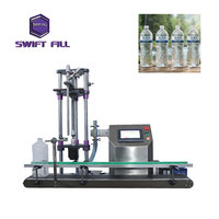 Machine de remplissage de boissons semi-automatique haute précision anti-mousse à remplissage par le bas, système de remplissage à tête unique avec convoyeur