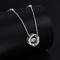 Le nouveau modèle 2024 de collier en argent pur pour femmes comporte une chaîne de clavicule en remuant le cœur de trois secondes avec un Sen distinct