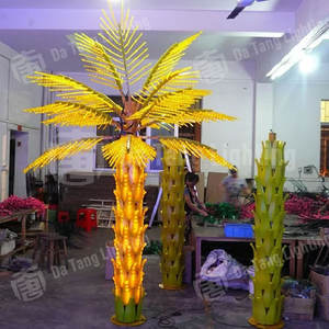 Lampes en forme de cocotier étanches IP65 pour événements extérieurs sur le thème tropical et décoration de jardin - Product Image 1