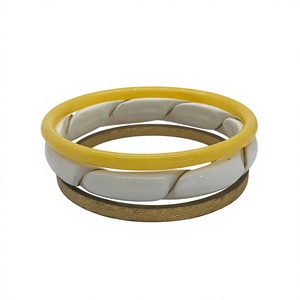 Bracelet en résine irrégulière DIY de haute qualité, design personnalisé, vente en gros directe d'usine, bijoux en résine faits à la main pour femme - Product Image 2