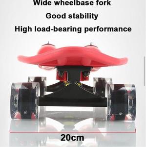 <span class=keywords><strong>Patineta</strong></span> <span class=keywords><strong>de</strong></span> deriva pequeña <span class=keywords><strong>de</strong></span> <span class=keywords><strong>cuatro</strong></span> <span class=keywords><strong>ruedas</strong></span> para niños Popular con rociador <span class=keywords><strong>de</strong></span> cohete intermitente para niños - Product Image 6