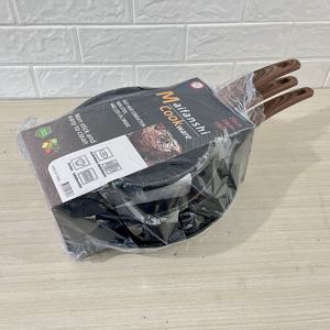 ชุดกระทะเคลือบกันติด 3 ชิ้น ด้ามจับไม้ ดีไซน์ทันสมัย จากโรงงานโดยตรง เหมาะสำหรับใช้ในครัวเรือน พร้อมเป็นของขวัญ - Product Image 3