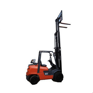 Chariot élévateur GPL d'occasion de 3,5 tonnes avec déplaceur latéral hydraulique, pneus pleins, mât à deux étages, longueur de fourche 1220 mm - Product Image 1