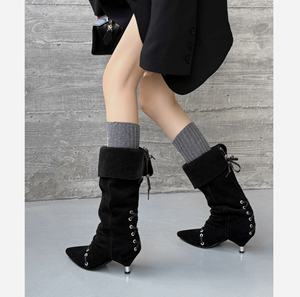 Bottes toutes saisons avec design plissé, simples et polyvalentes, adaptées à toutes les occasions, avec semelle plateforme à talon épais et bout pointu. - Product Image 2